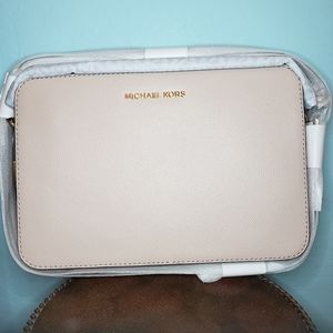 MICHAEL KORS Jet Set LG EW CROSSBODY SOFT PINK COLOR GOLD HARDWARE